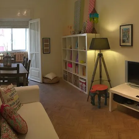 Refuge Holiday Homes | Campolide Cosy شقة *